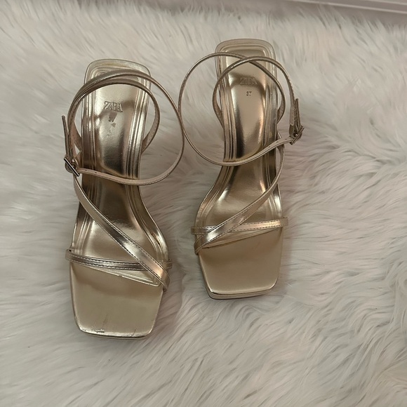 💯SOLD💯 Zara Women’s Gold Strappy Heels - Size 6.5 US (EU 37) - Picture 2 of 7